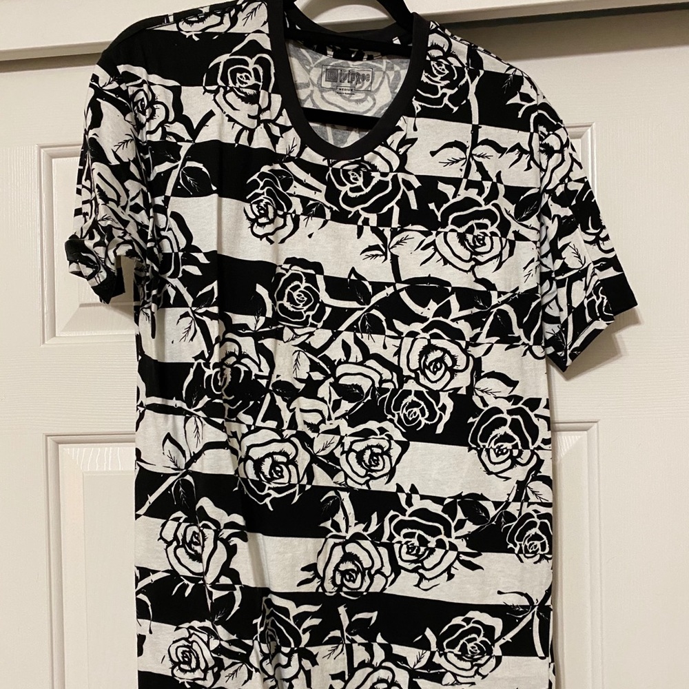 Lularoe Patrick T-Shirt (EUC)